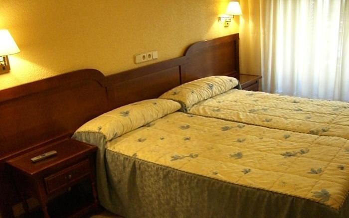 Hostal Benamar Madrid Room photo